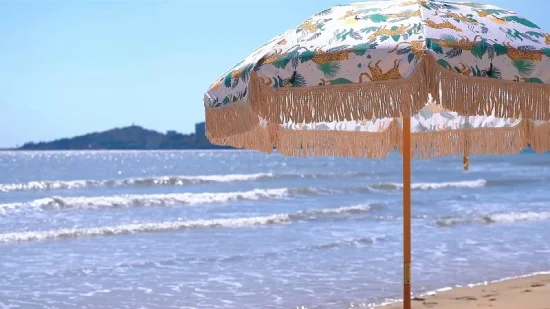 200 cm großer, mit Aluminium und Holz beschichteter Outdoor-Reise-Strandschirm mit Quasten